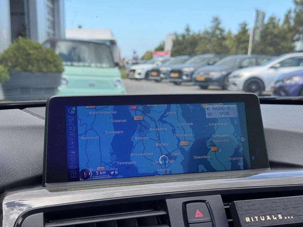 BMW 4 Serie cabrio 428i high executive * nl auto nap * stoel + nek verwarmi