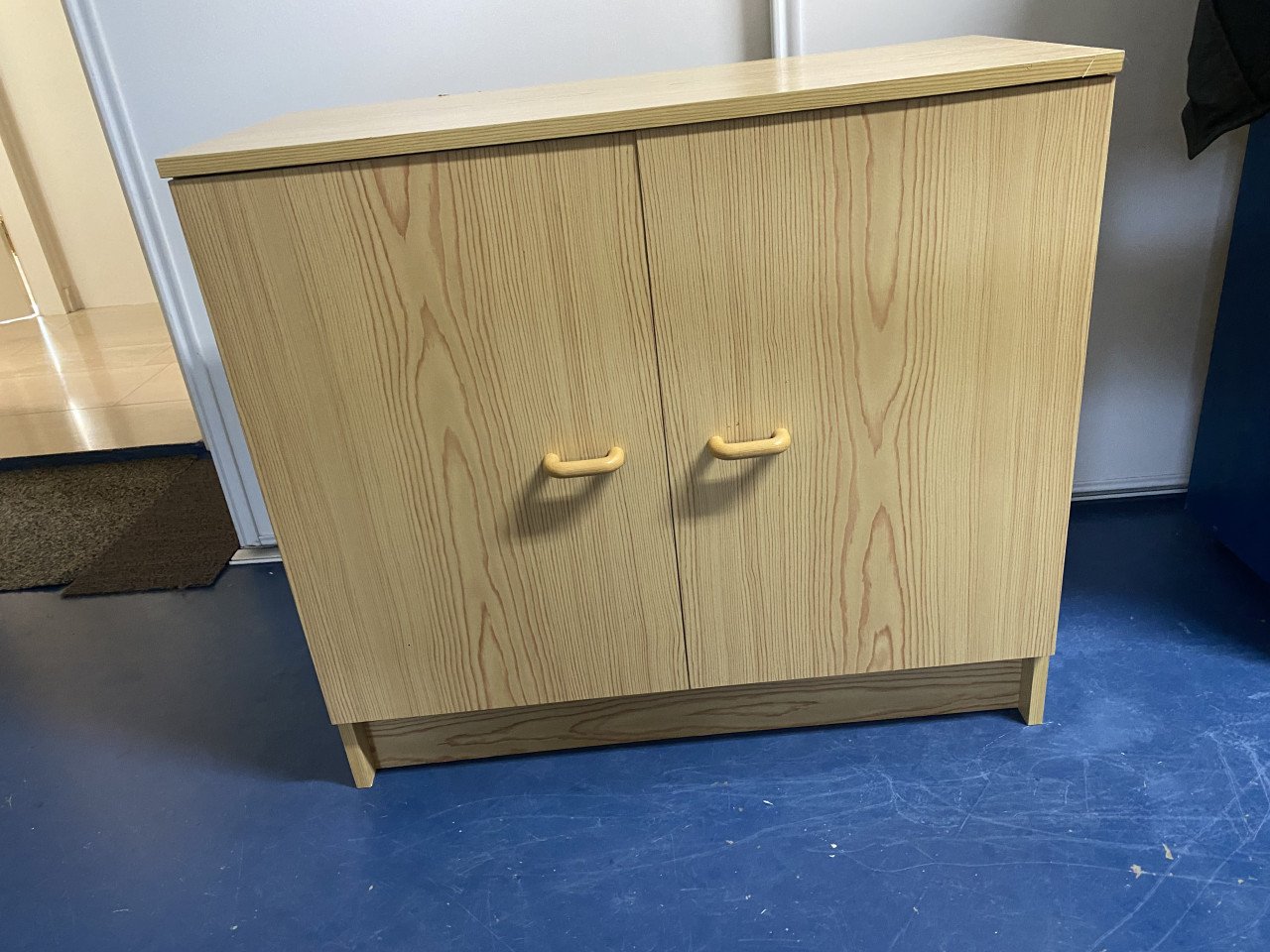 Gratis Leuk bureau en tweede kastjes