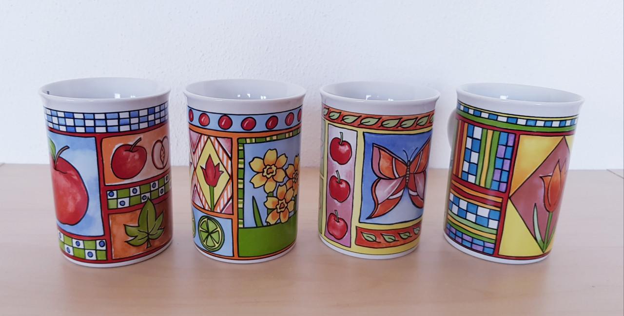 4 kleurrijke porseleinen bekers, 10 cm hoog