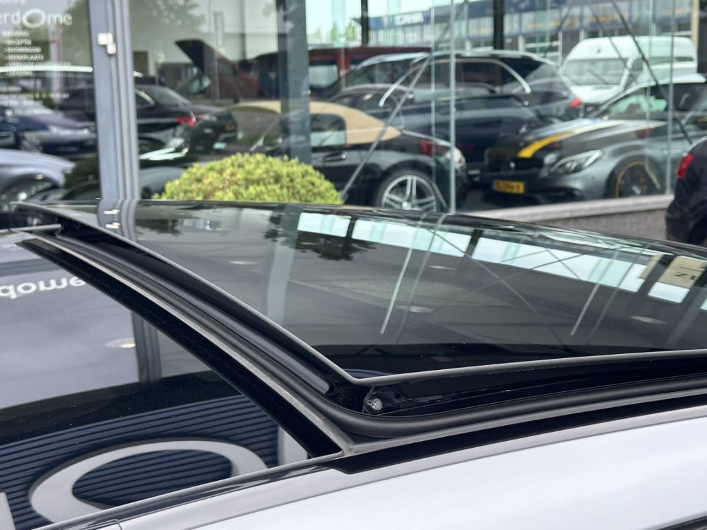 Mercedes-Benz E-Klasse 300 e amg line l nieuw model i panoramadak l distron