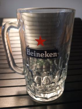 Heineken Bierglas Pul met grote rode ster en 12,7 cm hoog.