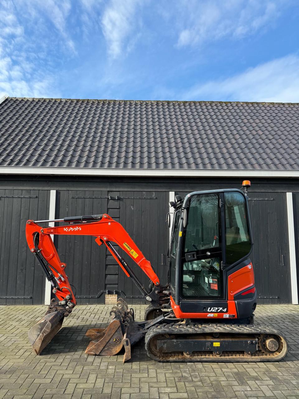 Kubota U27-4