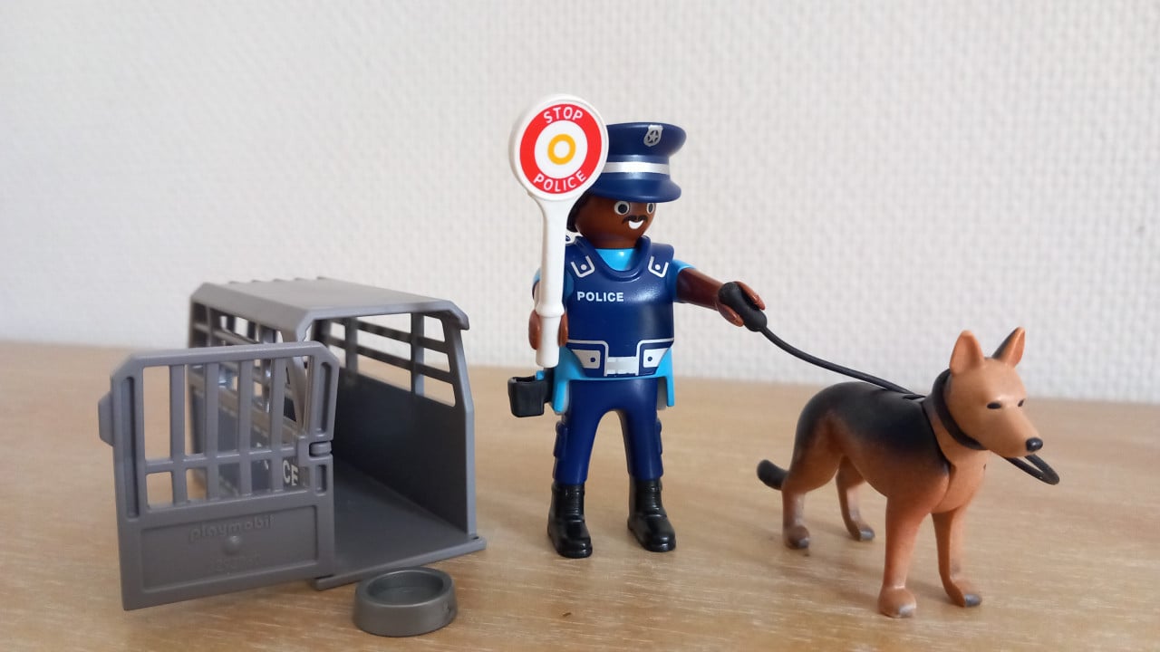 Playmobil politieagent met politiehond