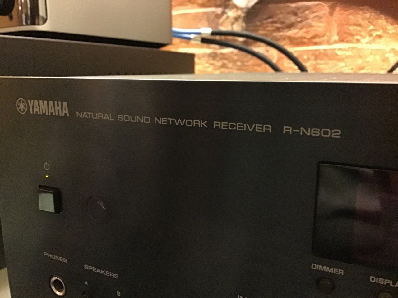 Yamaha RN602 stereo receiver met audiostreaming GERESERVEERD!