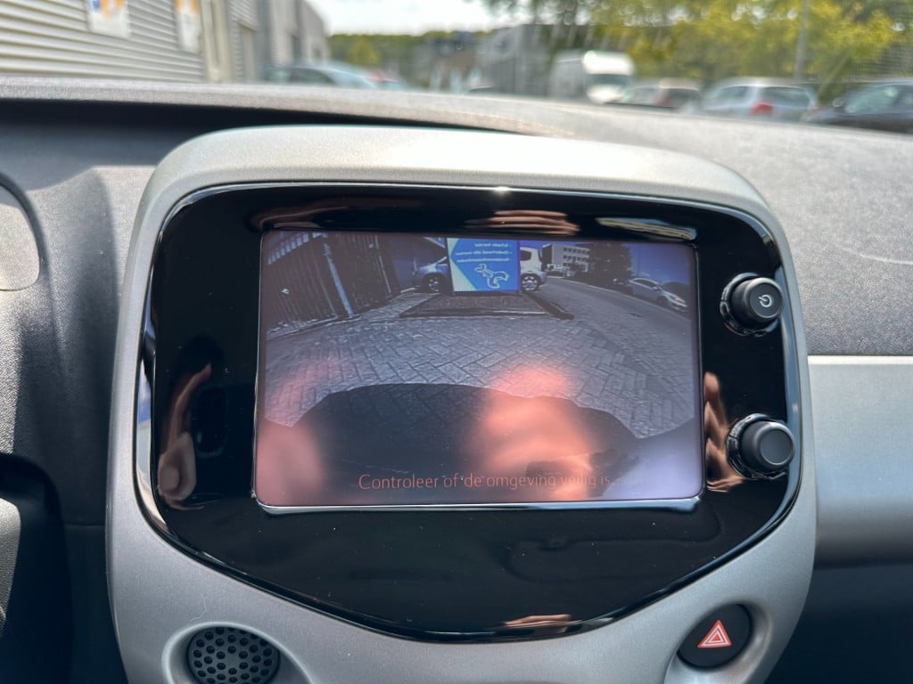 Toyota Aygo 1.0 vvt-i x-play camera lm velgen 2e eigenaar