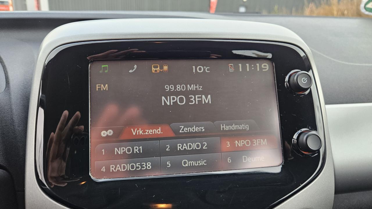 Zuinige TOYOTA AYGO 1.0 VVTi X-PLAY 5drs NL-AUTO / NAP / NW MODEL