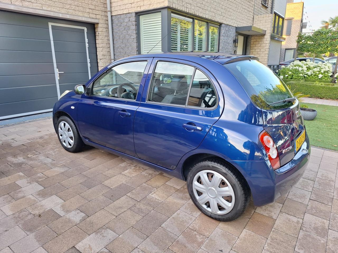 Nissan Micra blauw