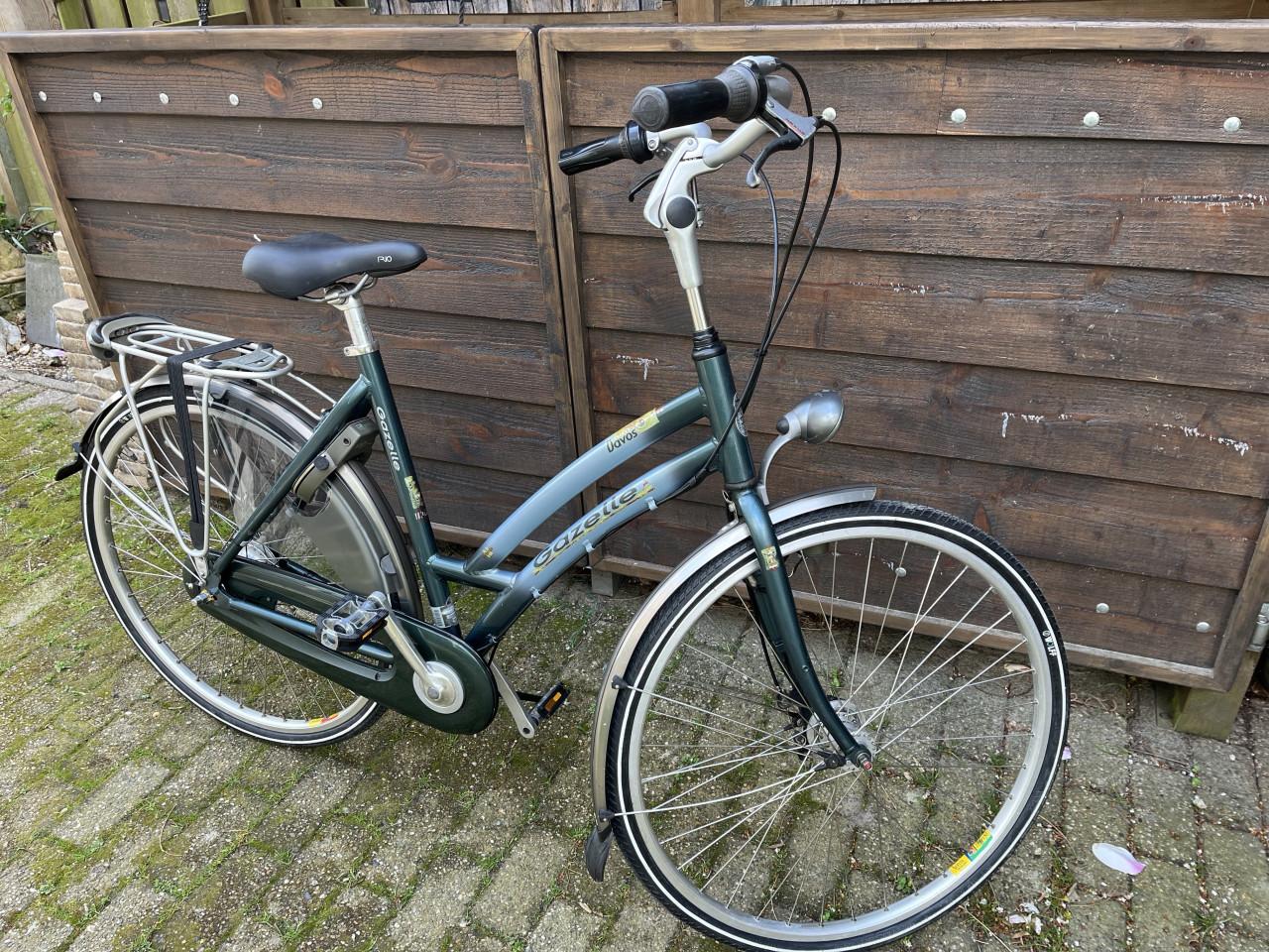 Damesfiets Gazelle Davos 7 sp trom. rem  nw banden geheel gereviseerd.