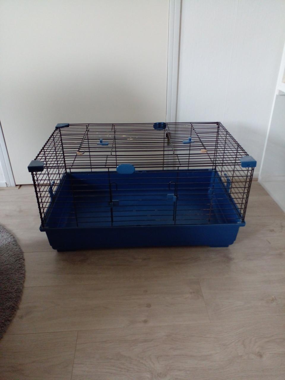 2 x Cavia/konijnenkooien: 1 x 100 x 60cm / 1 x 80 x 50cm