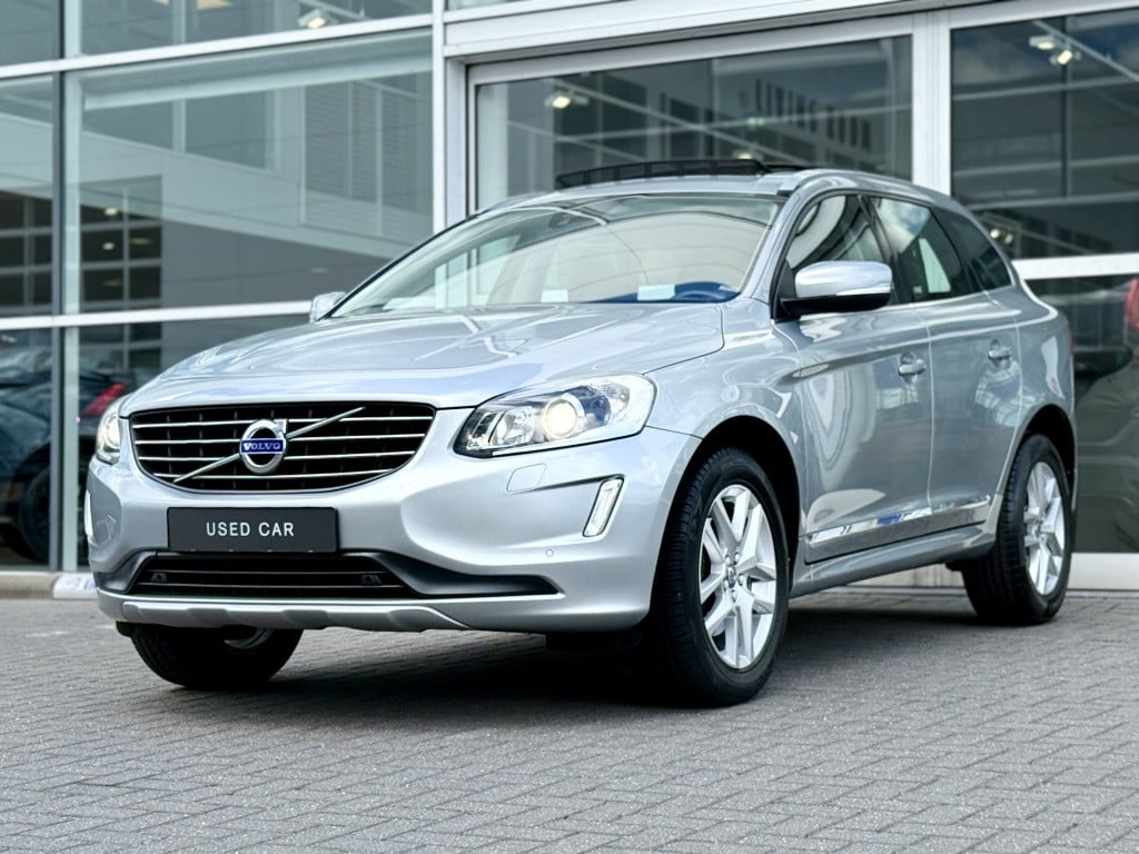 Volvo XC60 t5 245pk aut6 polar+ luxury| panodak| trekhaak| standkachel| ca