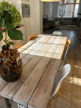 Eikehouten eettafel met stalen frame (industrieel)
