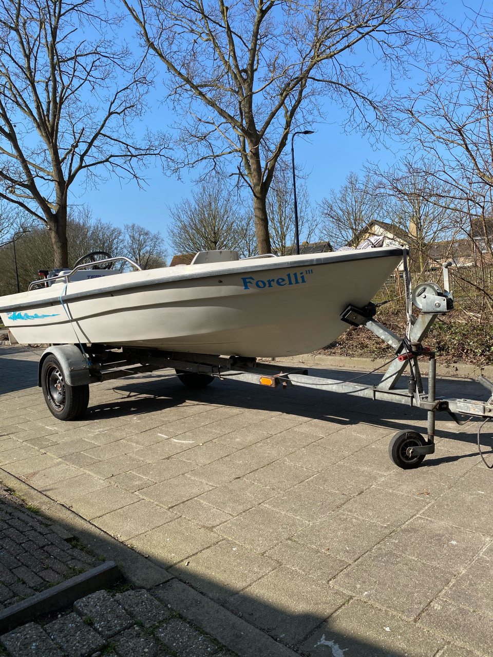 Mooi console boot met trailer en 8 pk