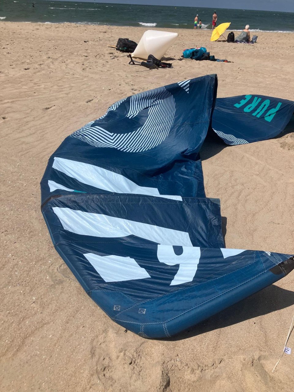 Gaastra Pure kite 9 m2 (2 jaar oud) en X6 bar (1 jaar oud)