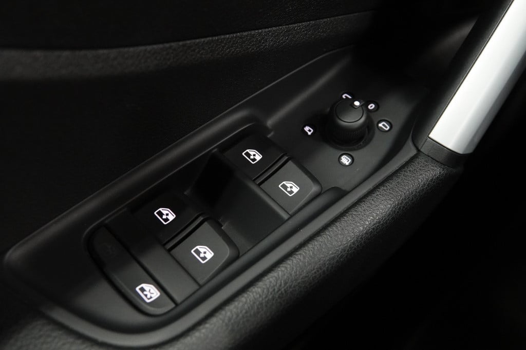 Audi Q2 30 tfsi | stoelverw. | leder | pdc |
