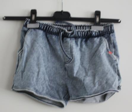 Korte broek  maat 146-152
