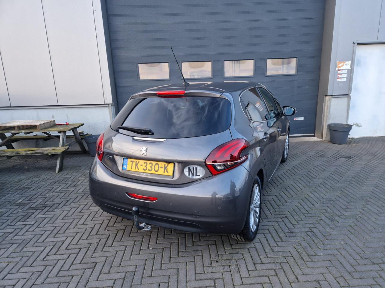 TE KOOP PEUGEOT 208 1.2 PURE TECH ALLURE