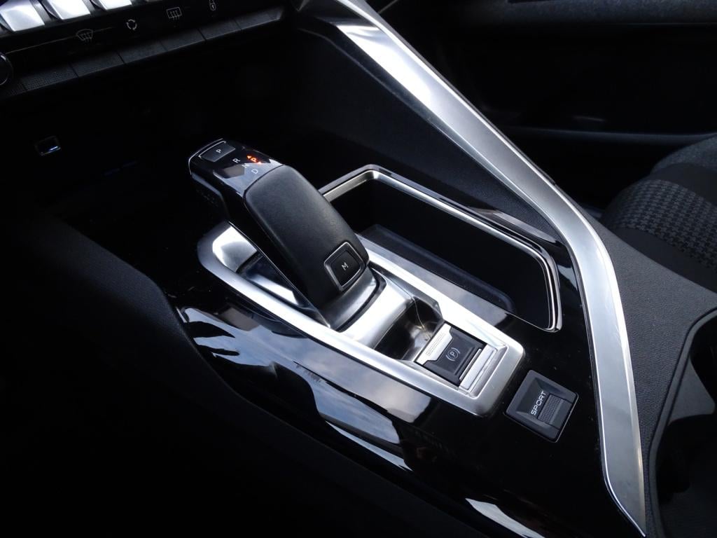 Peugeot 3008 1.2 puretech blue lease executive automaat | camera | apple ca