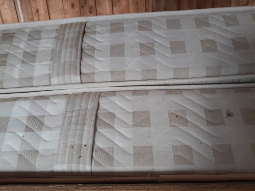 I.g.st.z. 3 matrassen polyester div maten v.a. € 3,00