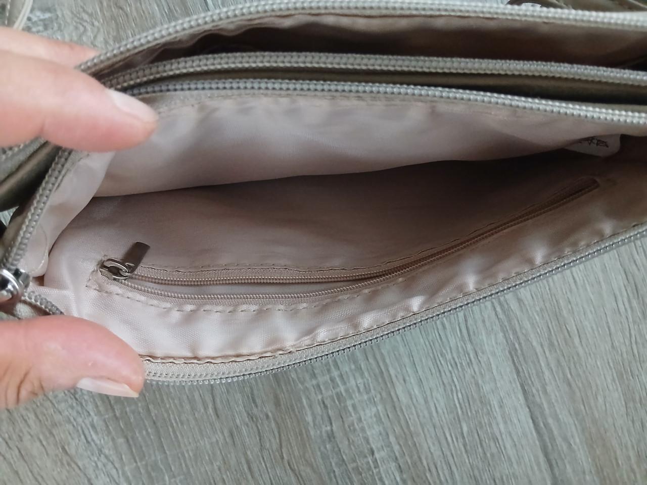 Stijlvol Beige Schoudertasje met Meerdere Vakken