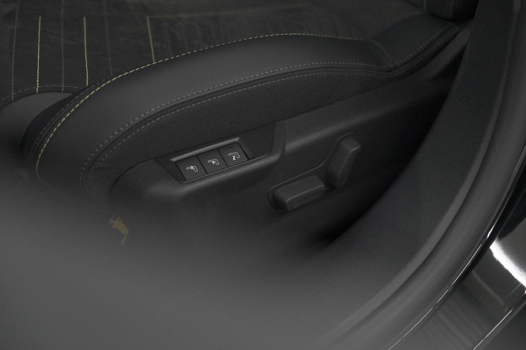 Peugeot E-2008 ev gt 54 kwh | 11 kw lader | warmtepomp | camera | alcantara