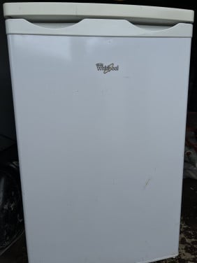Whirlpool A++ klasse tafelmodel Koelkast met vriesvak 85x55 cm.