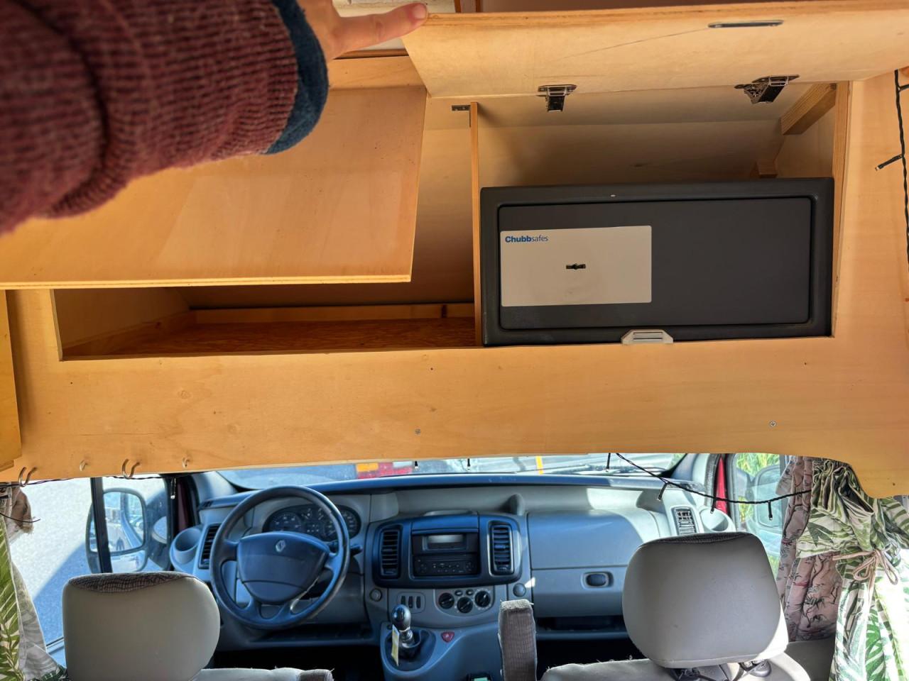 Knusse camper Renault Traffic te koop