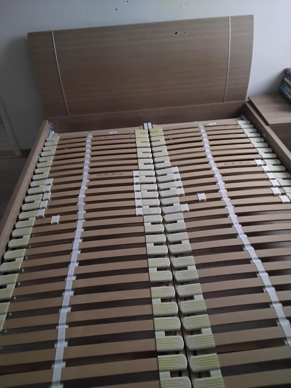 Mooi bed 1.40x200 incl. Zgan matrassen