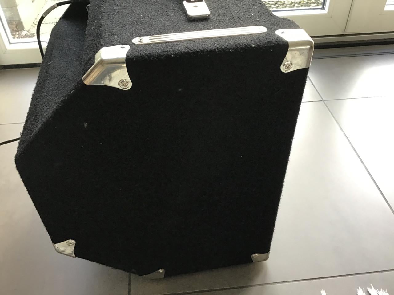 Complete set: Vioolbas en Hartke A70 Kickback combo versterker