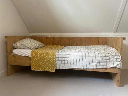 Bed steigerhout
