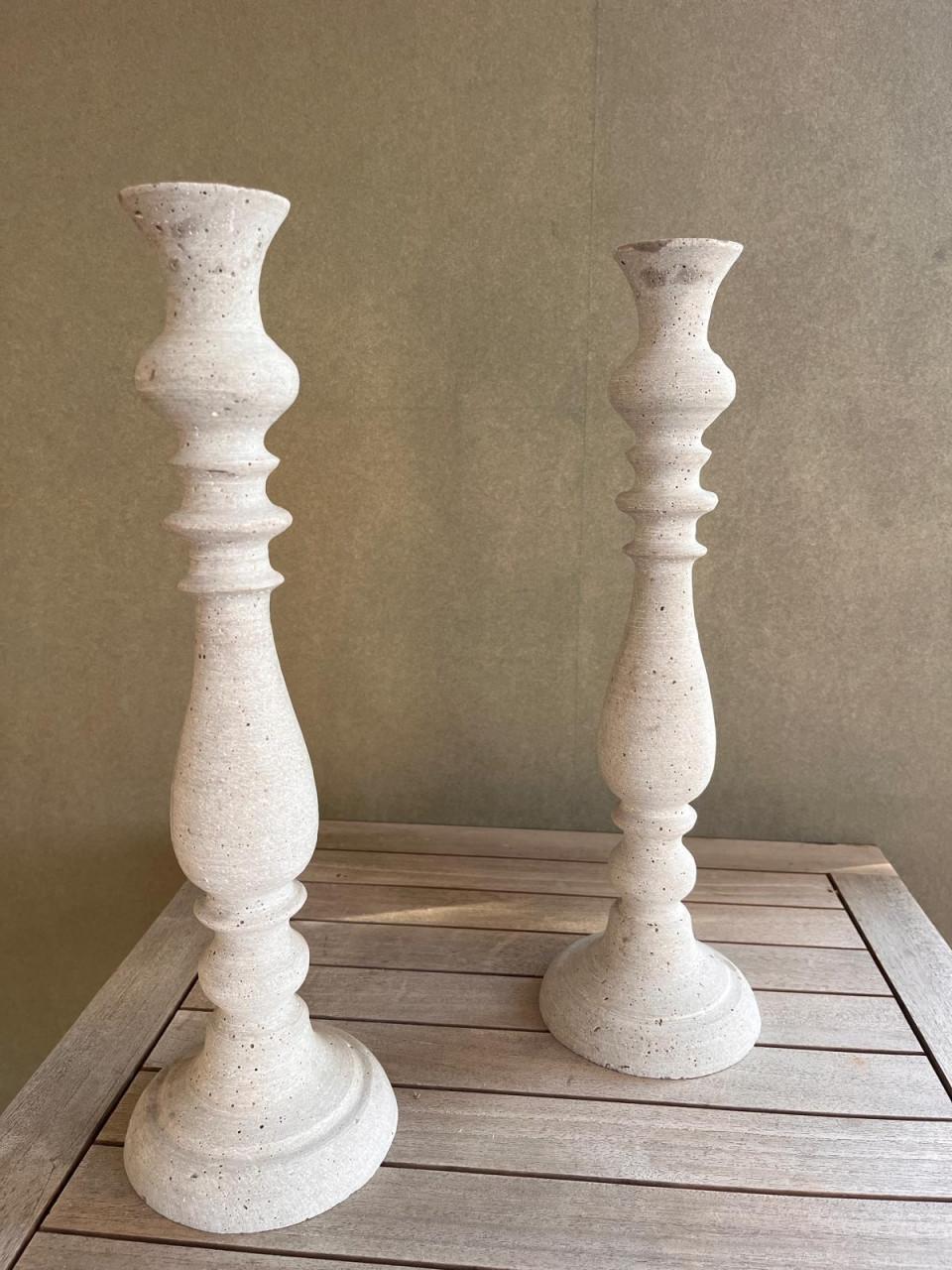 2 zware kandelaars