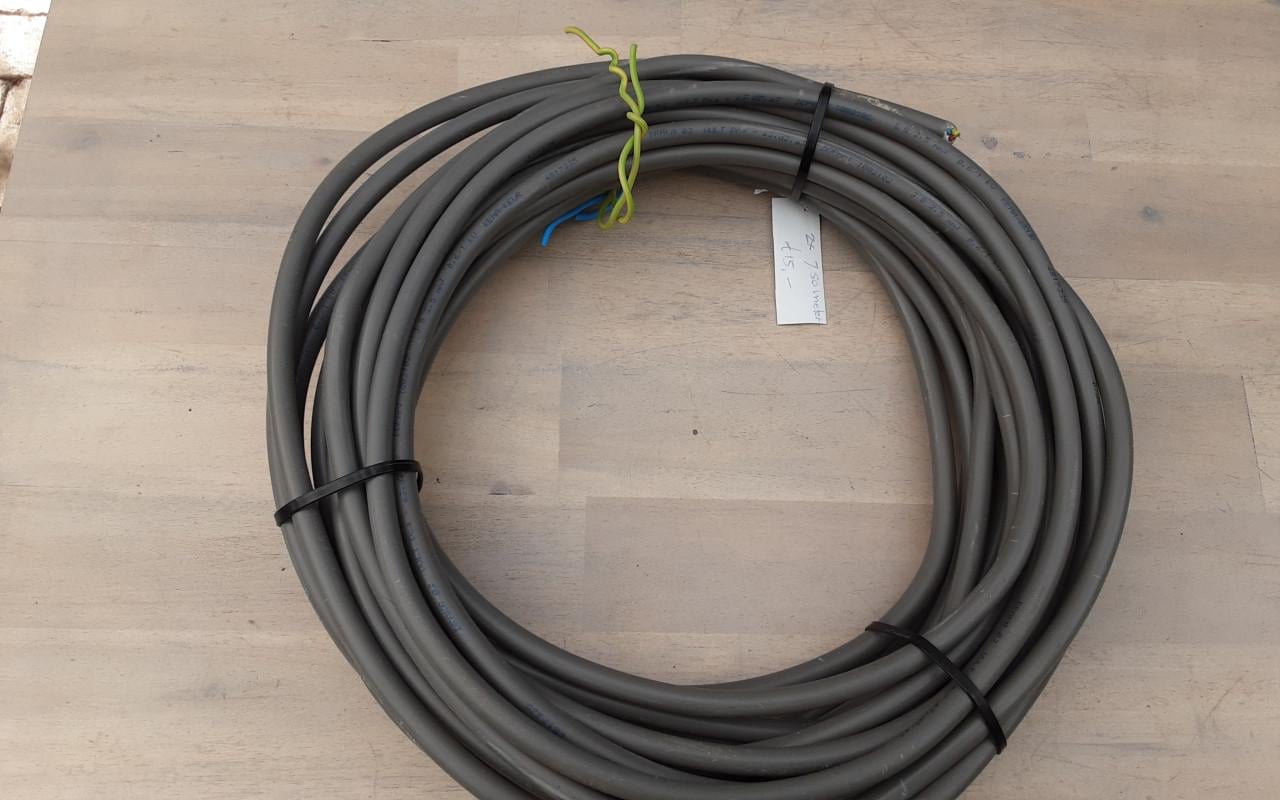 Grijze Electriciteits Buitenkabel Bovengronds