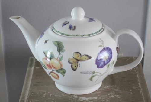 Thee pot met vlinders