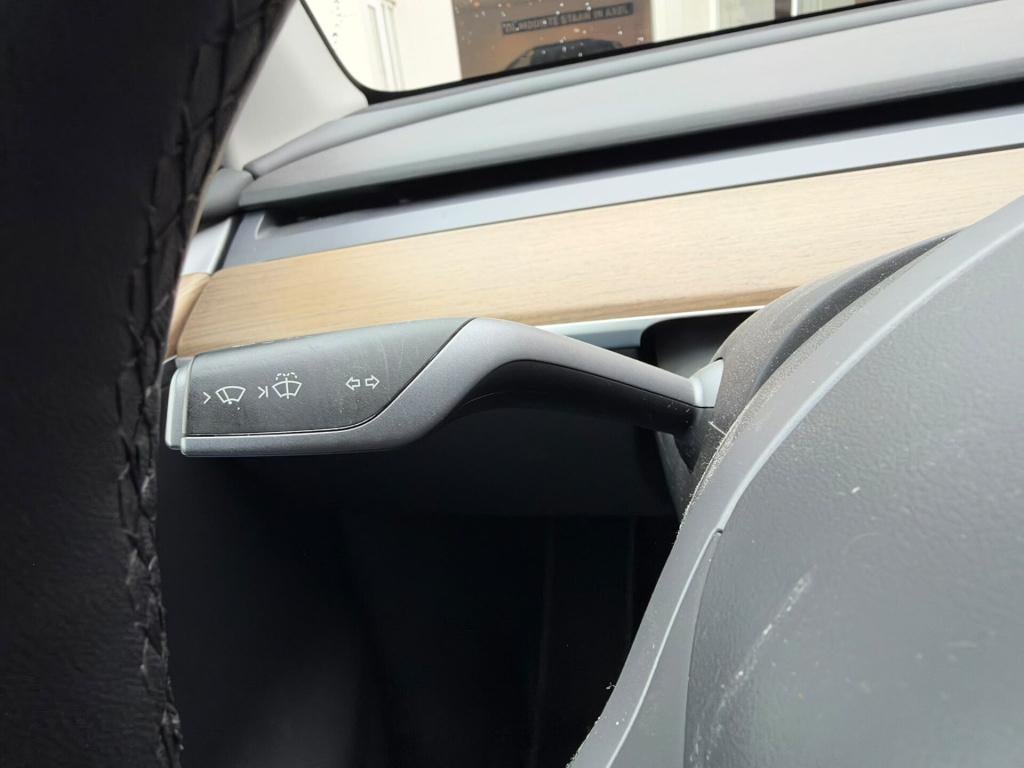 Tesla Model Y long range awd 75 kwh