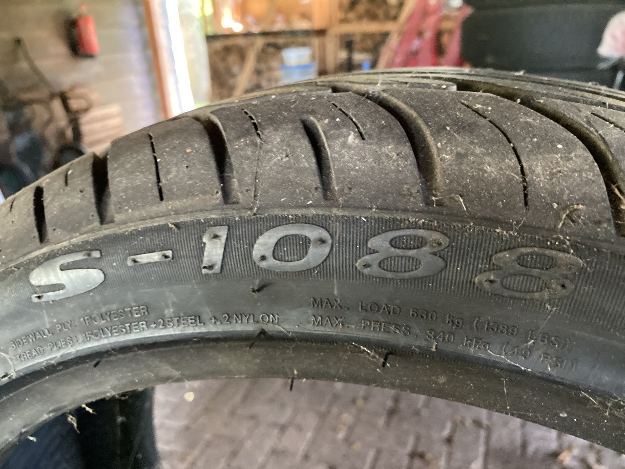 Zomerbanden 225/40 R18 92W XL  totaal 6 stuks !  zie tekst