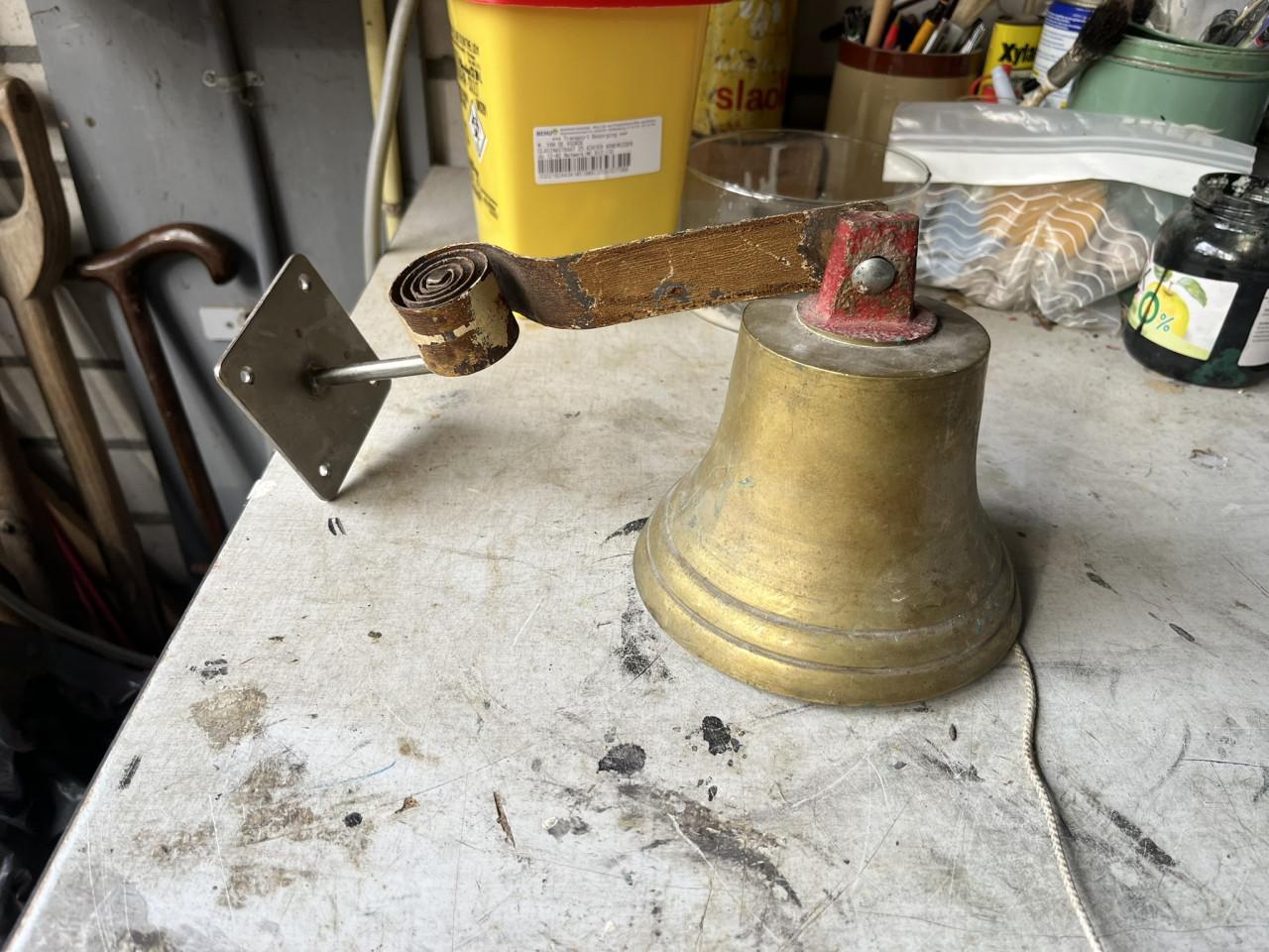 Deurbel met veer  Antiek