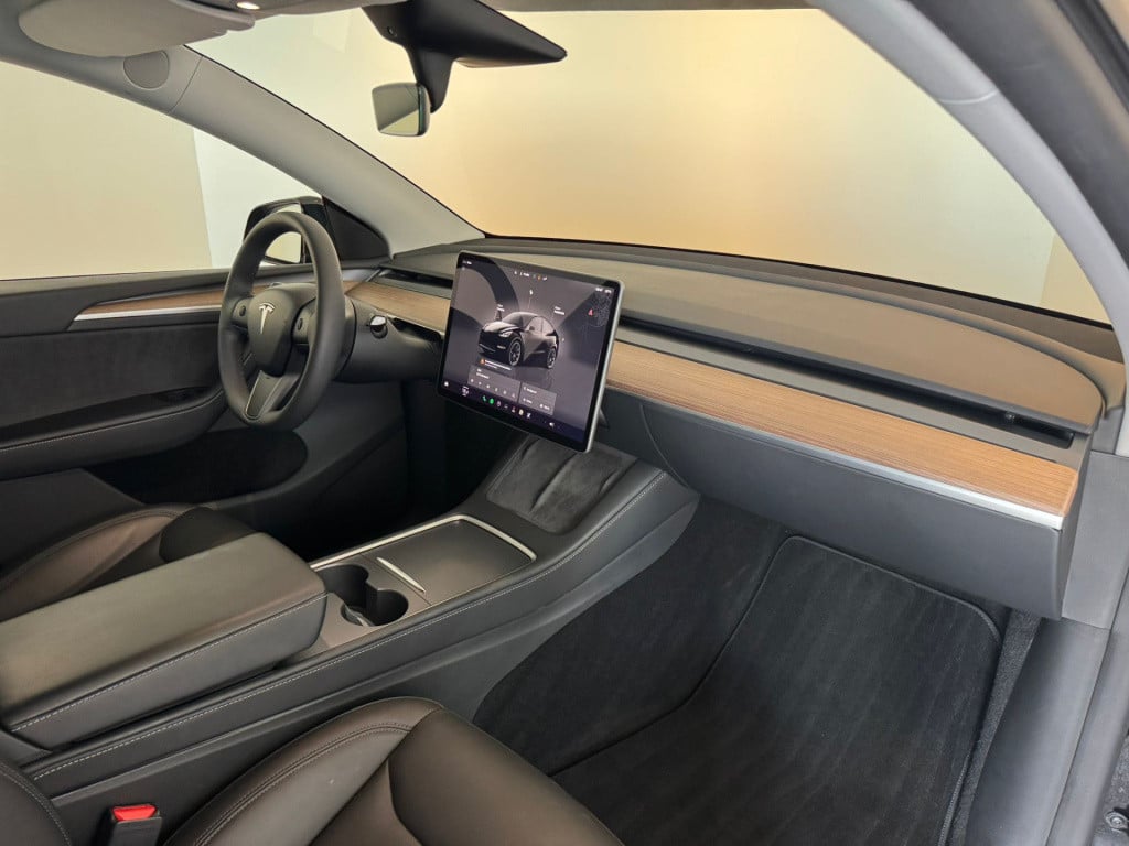 Tesla Model Y long range awd 75 kwh