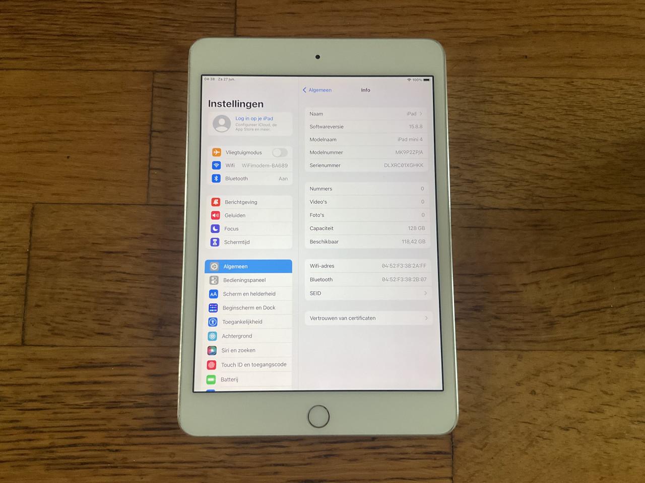 Apple iPad Mini 4 128 GB – wit – met hoezen en toetsenbord