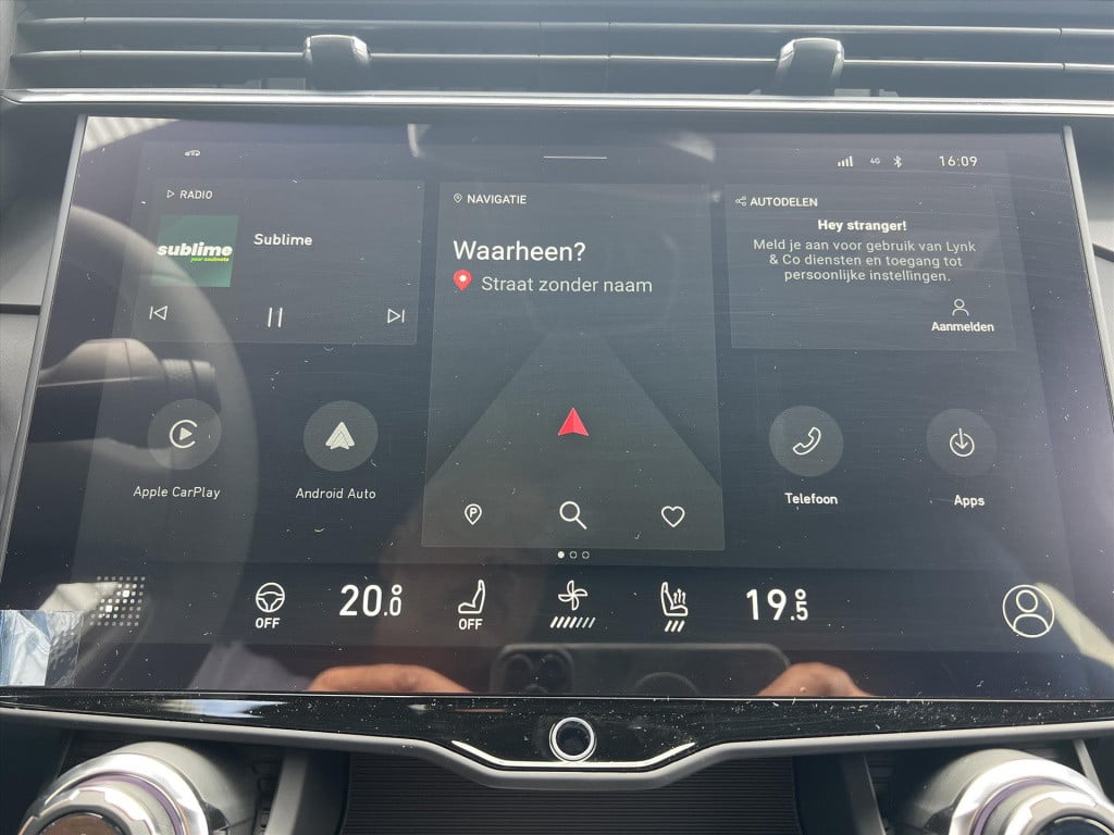 Lynk & Co 01 1.5 261pk plug in hybrid , stuurverwarming , panodak , adaptiv