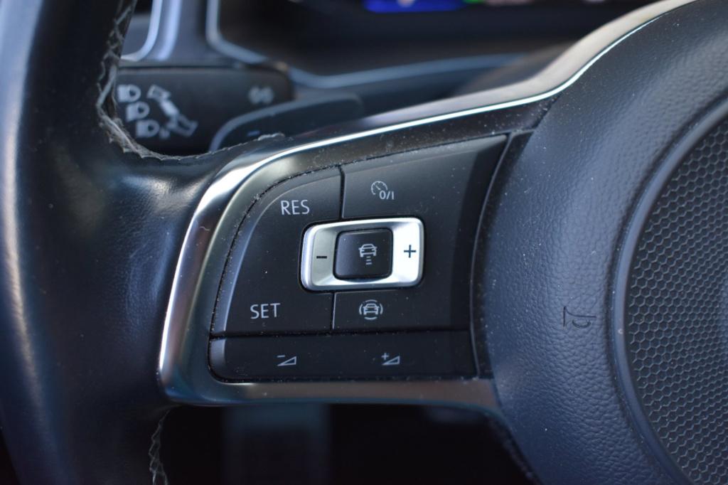 Volkswagen T-roc 1.5 tsi r-line | pano | trekhaak | camera | beats | nap | 