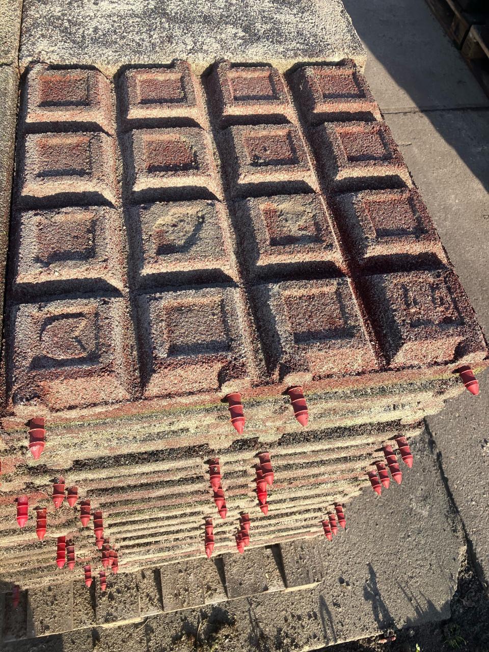 1.200 vochtdoorlatende rubberen tegels, staltegels 50x50x6,5cm