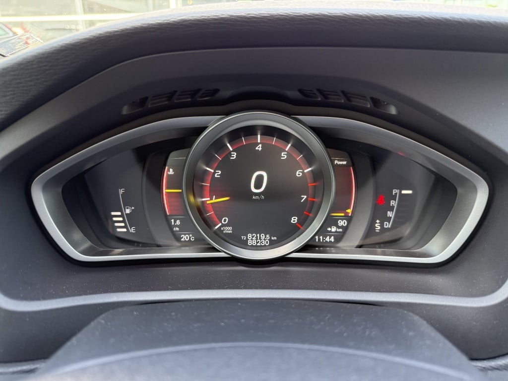 Volvo V40 t3 153pk aut6 polar+ sport| panodak| camera| trekhaak| keyless|