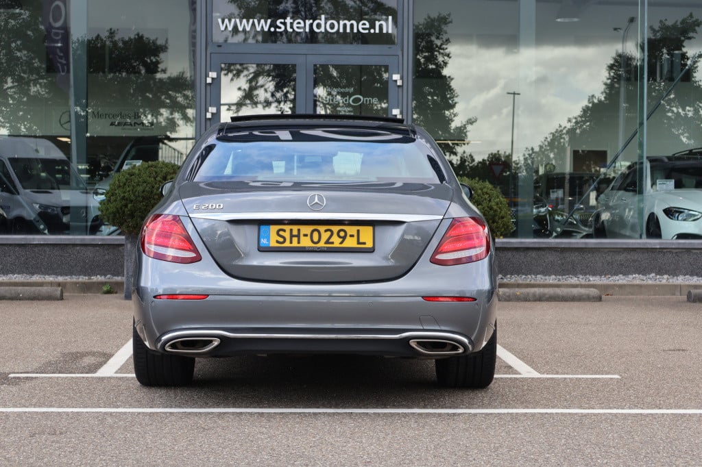 Mercedes-Benz E-Klasse 200 exclusive l airmatic luchtvering l panoramadak l