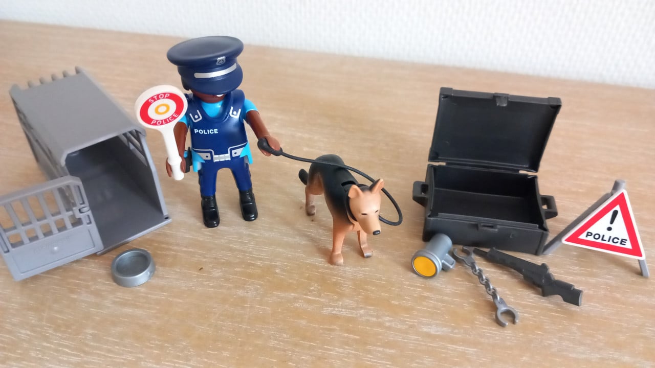 Playmobil politieagent met politiehond
