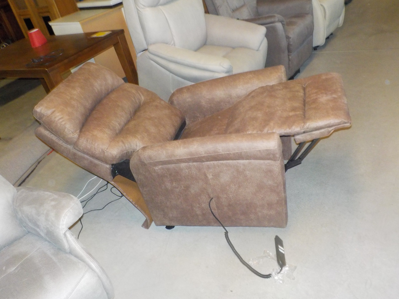 Nieuwe stoffen luxe elektrische sta-op relax fauteuil met 2 motoren € 795,-