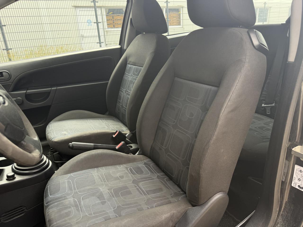 Ford Fiësta 1.3 Style 8V 3DR 2006 Zwart Airco Apk Nap