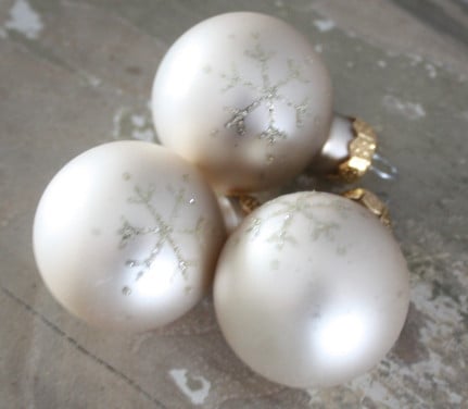 Set van 3 glazen kerstballetjes beige met gud glitter sneeuwvlok