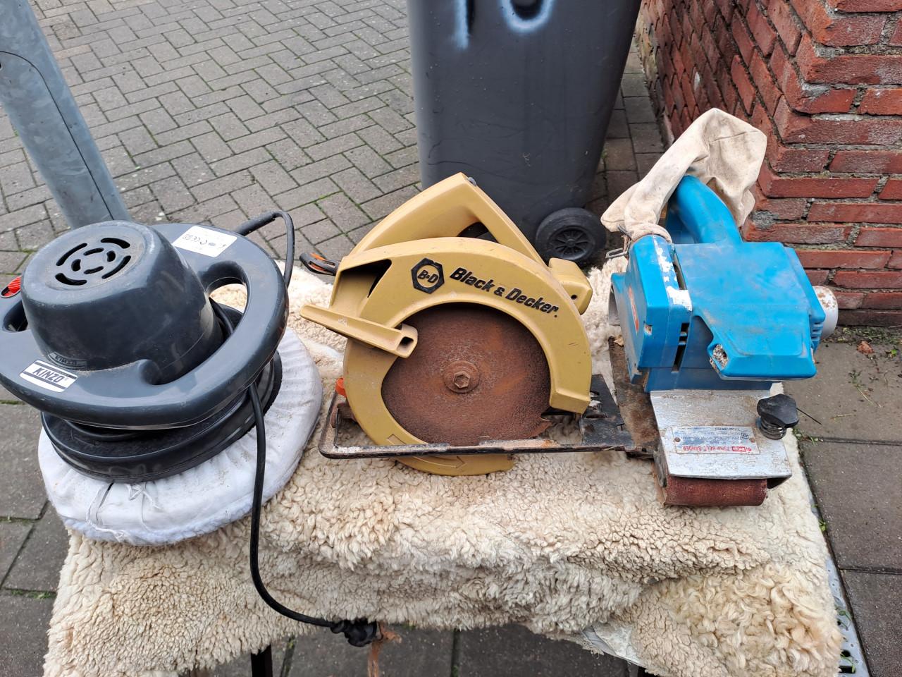 Te koop tuingereedschap frees stoepborstel en nog meer