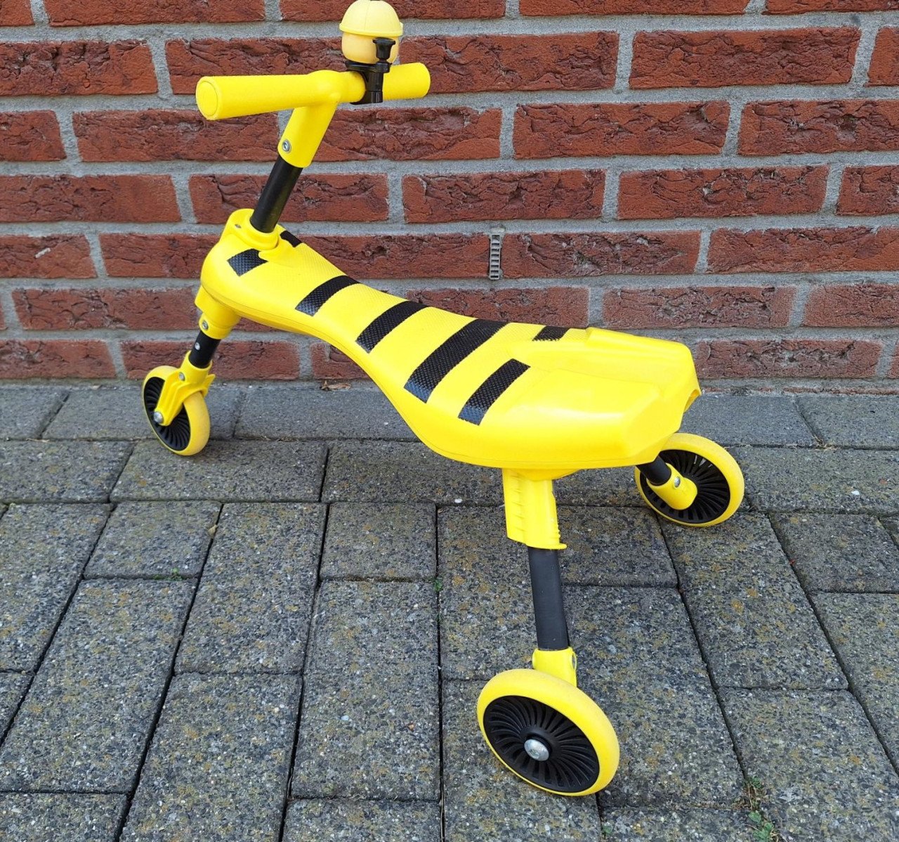 Loopfiets / driewieler Scuttlebug Bumblebee (nieuw € 38,00)