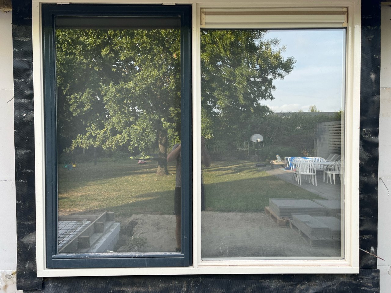 Hardhouten kozijnen met dubbel glas