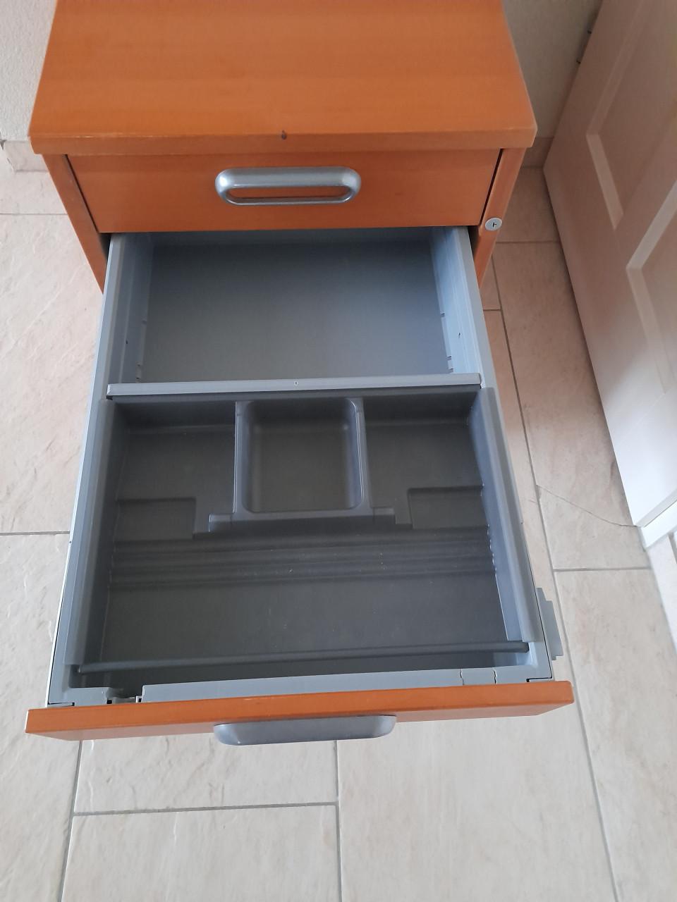 Ladenkast voor onder bureau (in goede nette staat )